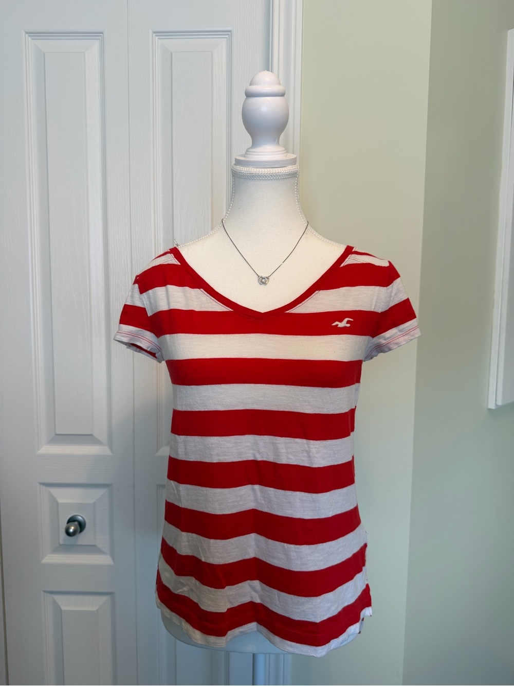 Hollister Co. Women's Red and White Striped V-Neck Short Sleeve T-Shirt, Size S